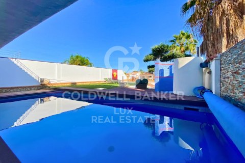 Villa for sale in Empuriabrava, Girona, Spain 4 bedrooms, 370 sq.m. No. 160297 - photo 11