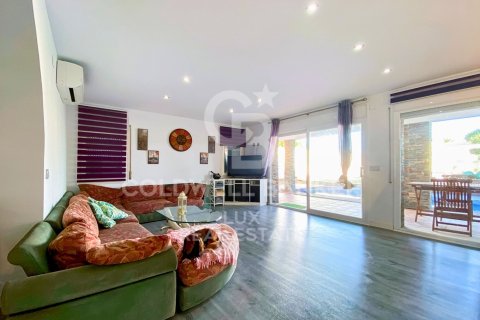 Villa for sale in Empuriabrava, Girona, Spain 4 bedrooms, 370 sq.m. No. 160297 - photo 20