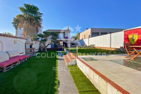 Villa for sale in Empuriabrava, Girona, Spain 4 bedrooms, 370 sq.m. No. 160297 - photo 6