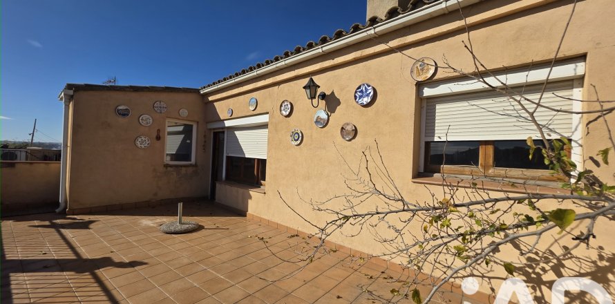 Townhouse in Albesa, Lleida, Spain 4 bedrooms, 186 sq.m. No. 185490