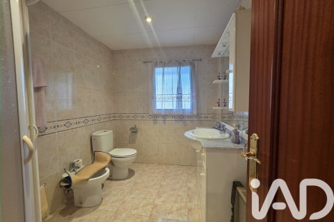 Townhouse for sale in Albesa, Lleida, Spain 4 bedrooms, 186 sq.m. No. 185490 - photo 24