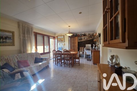 Townhouse for sale in Albesa, Lleida, Spain 4 bedrooms, 186 sq.m. No. 185490 - photo 12