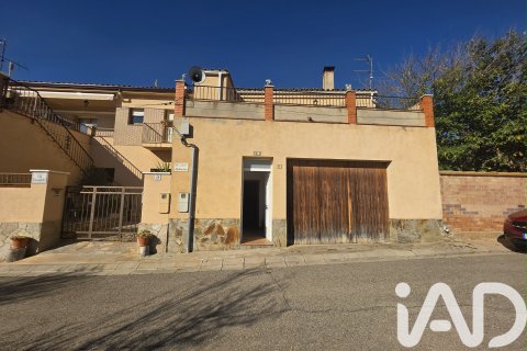 Townhouse for sale in Albesa, Lleida, Spain 4 bedrooms, 186 sq.m. No. 185490 - photo 4