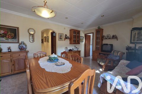 Townhouse for sale in Albesa, Lleida, Spain 4 bedrooms, 186 sq.m. No. 185490 - photo 16