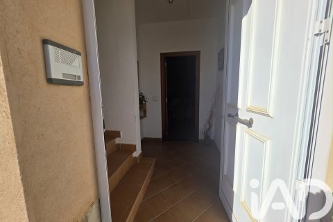 Townhouse for sale in Albesa, Lleida, Spain 4 bedrooms, 186 sq.m. No. 185490 - photo 6