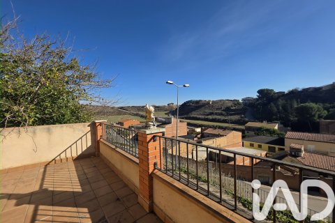 Townhouse for sale in Albesa, Lleida, Spain 4 bedrooms, 186 sq.m. No. 185490 - photo 17