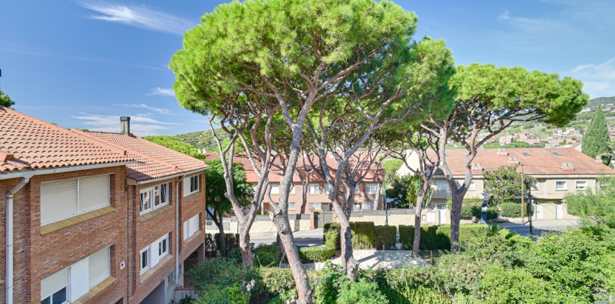 Duplex Tiana, Barcelona, Espagne 4 chambres, 258 m2 No. 136990