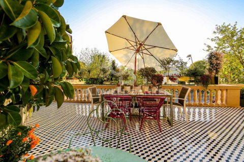 House for sale in Barcelona, Spain 4 bedrooms, 408 sq.m. No. 160171 - photo 1