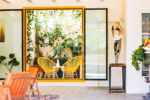 House for sale in Barcelona, Spain 4 bedrooms, 408 sq.m. No. 160171 - photo 9