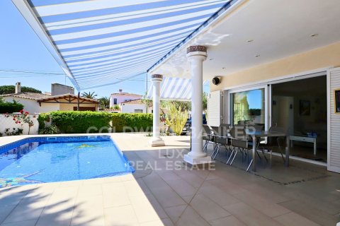 House for sale in Empuriabrava, Girona, Spain 5 bedrooms, 279 sq.m. No. 160170 - photo 6