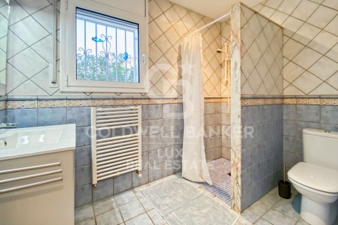 Dom w Empuriabrava, Girona, Hiszpania 5 sypialni, 279 mkw. nr 160170 – zdjęcie 19