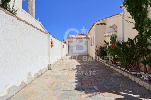 House for sale in Empuriabrava, Girona, Spain 5 bedrooms, 279 sq.m. No. 160170 - photo 24