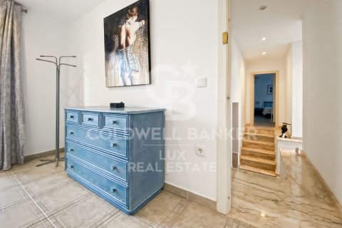 Dom w Empuriabrava, Girona, Hiszpania 5 sypialni, 279 mkw. nr 160170 – zdjęcie 15