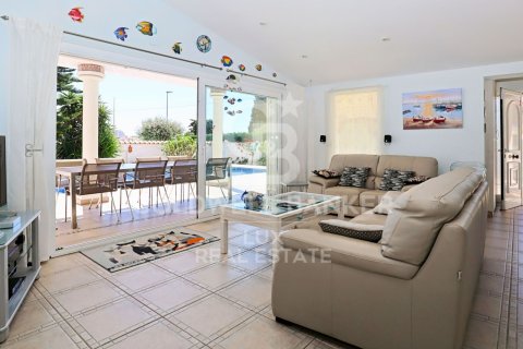 House for sale in Empuriabrava, Girona, Spain 5 bedrooms, 279 sq.m. No. 160170 - photo 9