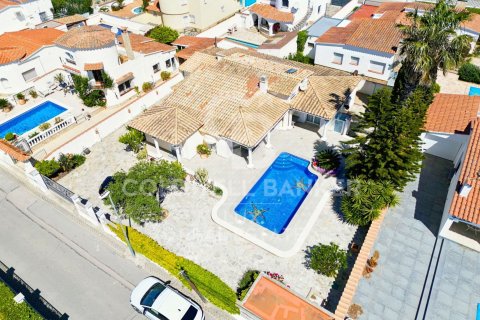 House for sale in Empuriabrava, Girona, Spain 5 bedrooms, 279 sq.m. No. 160170 - photo 2