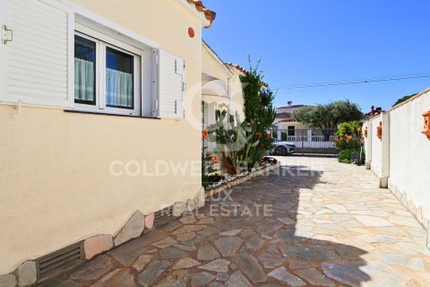 House for sale in Empuriabrava, Girona, Spain 5 bedrooms, 279 sq.m. No. 160170 - photo 23