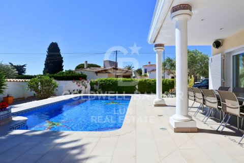 House for sale in Empuriabrava, Girona, Spain 5 bedrooms, 279 sq.m. No. 160170 - photo 8