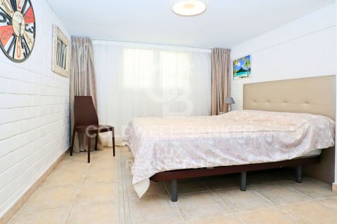 Dom w Empuriabrava, Girona, Hiszpania 5 sypialni, 279 mkw. nr 160170 – zdjęcie 17