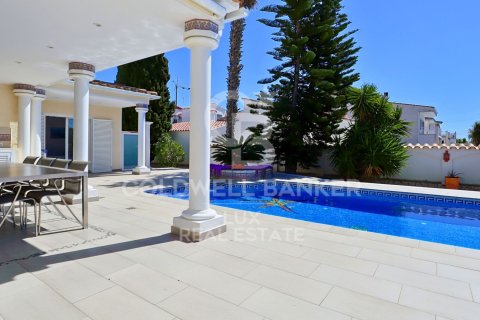 House for sale in Empuriabrava, Girona, Spain 5 bedrooms, 279 sq.m. No. 160170 - photo 25