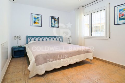 Dom w Empuriabrava, Girona, Hiszpania 5 sypialni, 279 mkw. nr 160170 – zdjęcie 16