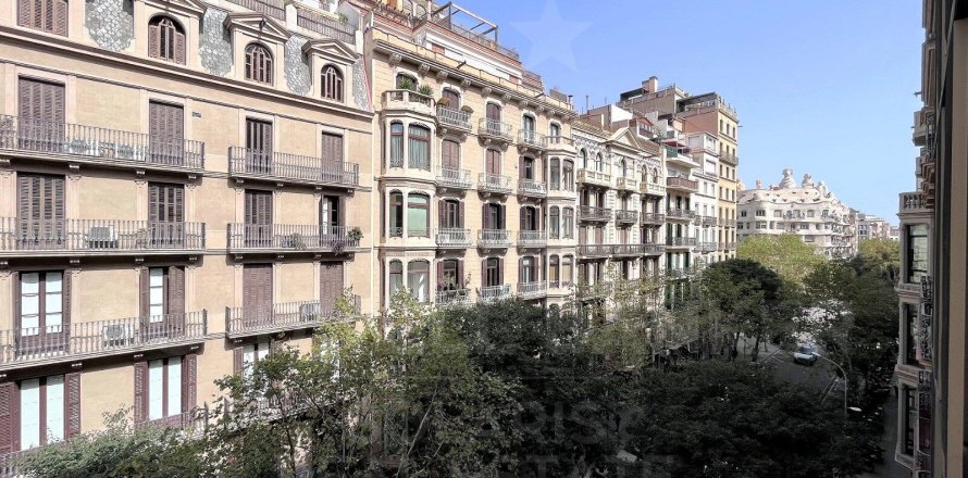 Apartment à Barcelona, Espagne 3 chambres, 126 m2 No. 160168