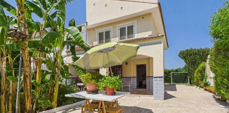 Townhouse in Los Alcazares, Murcia, Spain 4 bedrooms,  No. 186867