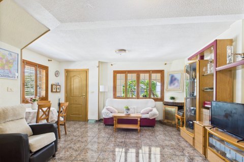 Townhouse for sale in Los Alcazares, Murcia, Spain 4 bedrooms,  No. 186867 - photo 2