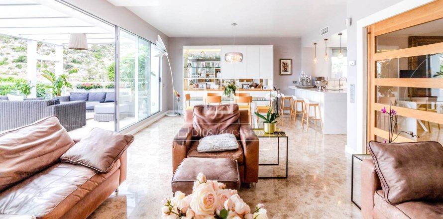 Villa i Sitges, Barcelona, Spanien 3 sovrum, 366 kvm. Nr. 150972