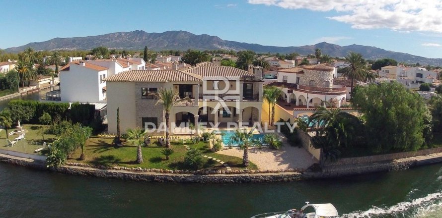 Villa a Empuriabrava, Girona, Spagna 546 mq. N° 176750