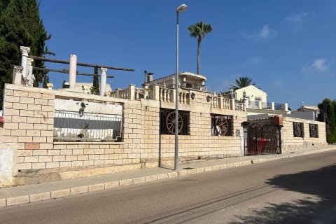 Villa en venta Torrevieja, Alicante, España 3 dormitorios, 179 m2 No. 137680 - foto 2