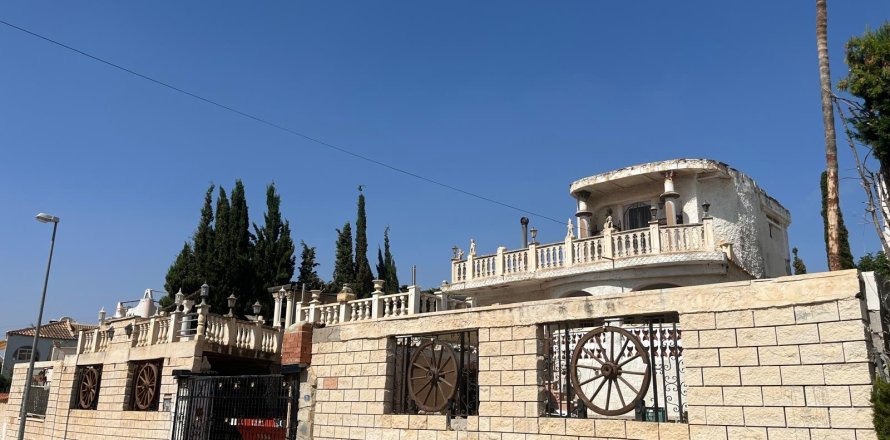 Villa Torrevieja, Alicante, España 3 dormitorios, 179 m2 No. 137680