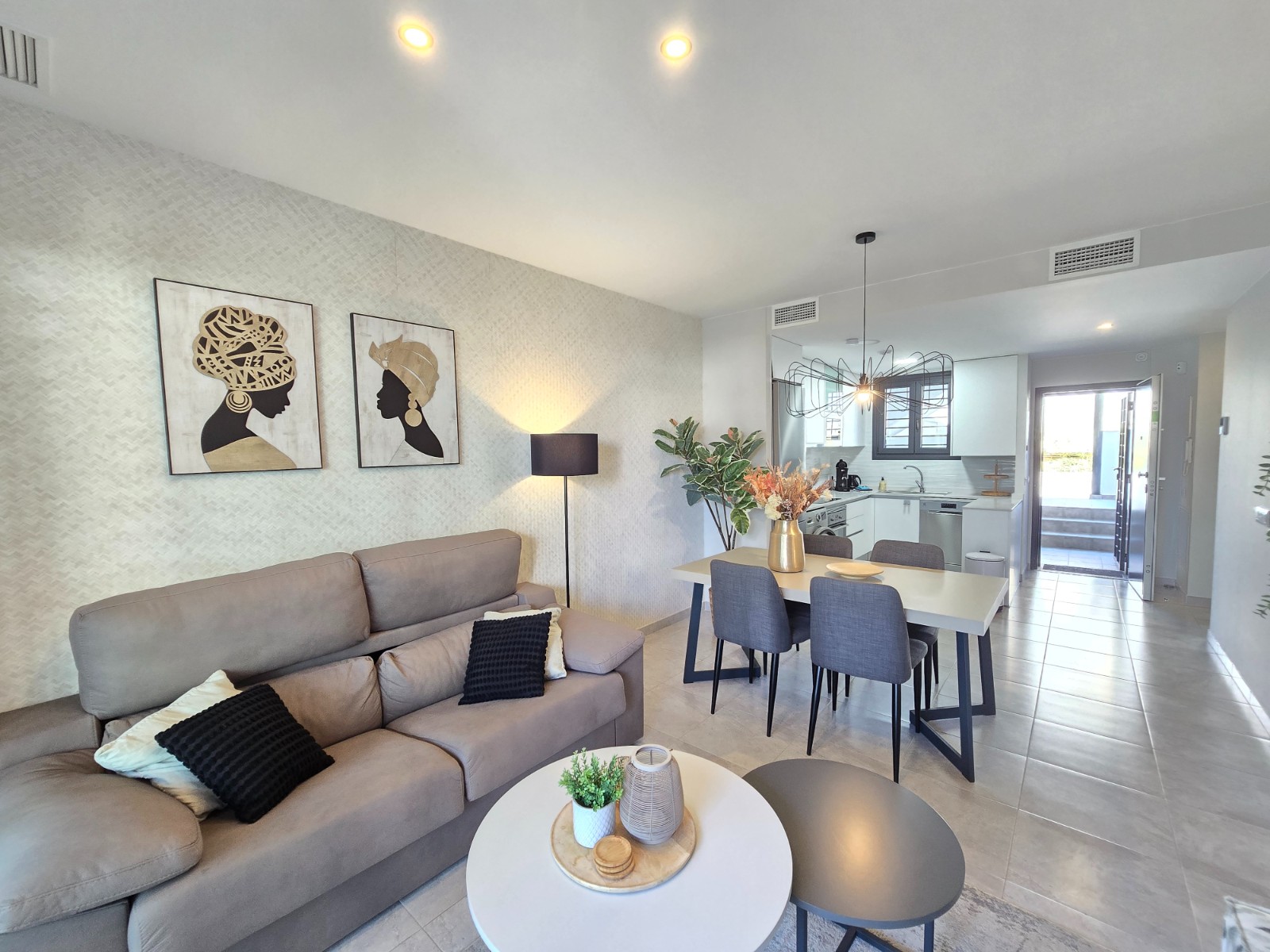 Apartamento en Alicante, España 2 dormitorios,  No. 182737