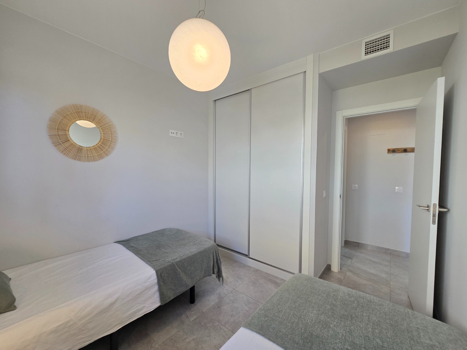 Apartamento en Alicante, España 2 dormitorios,  No. 182737