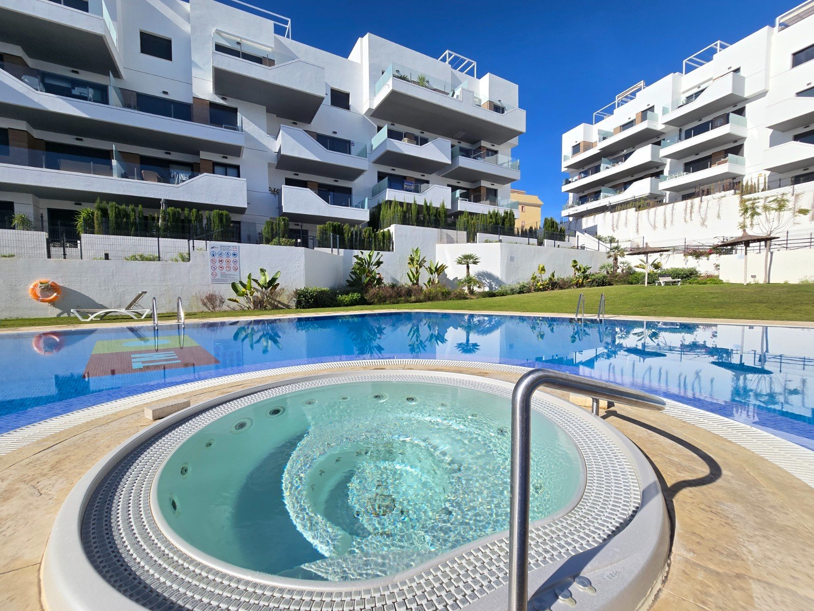 Apartamento en Alicante, España 2 dormitorios,  No. 182737