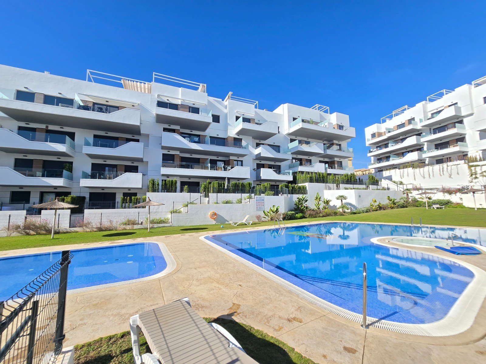 Apartamento en Alicante, España 2 dormitorios,  No. 182737