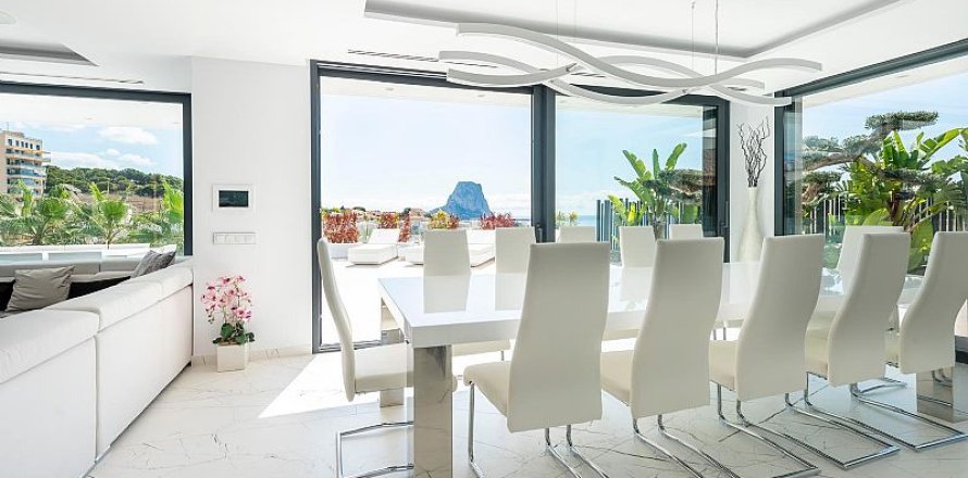 Villa in Calpe, Alicante, Spain 4 bedrooms, 426 sq.m. No. 154430