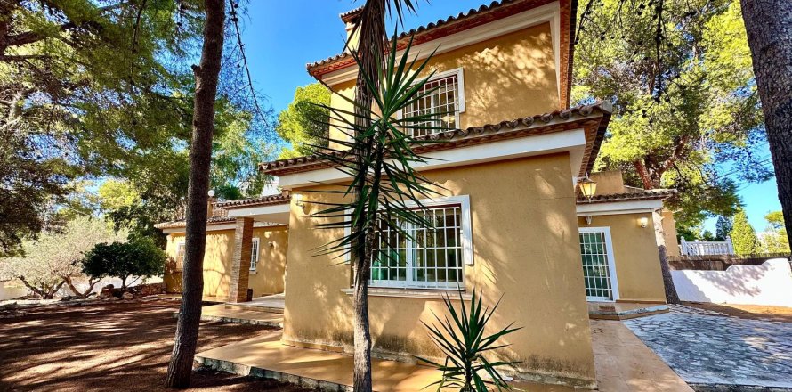 Apartment in Denia, Alicante, Spain 3 bedrooms, 200 sq.m. No. 165396