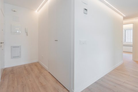 Huoneisto myytävänä Madrid, Espanja, 3 makuuhuonetta, 119 m2 No. 119779 - kuva 2