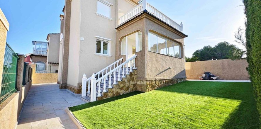 Villa in Villamartin, Alicante, Spanien 4 Schlafzimmer, 220 m2 Nr. 180941