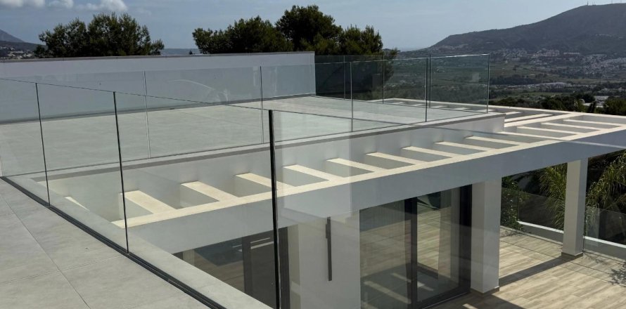 Villa in Moraira, Alicante, Spanien 3 Schlafzimmer, 720 m2 Nr. 180939