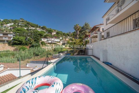 Villa for sale in Lloret de Mar, Girona, Spain 3 bedrooms, 156 sq.m. No. 178163 - photo 5