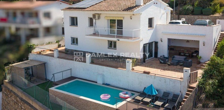 Villa in Lloret de Mar, Girona, Spain 3 bedrooms, 156 sq.m. No. 178163