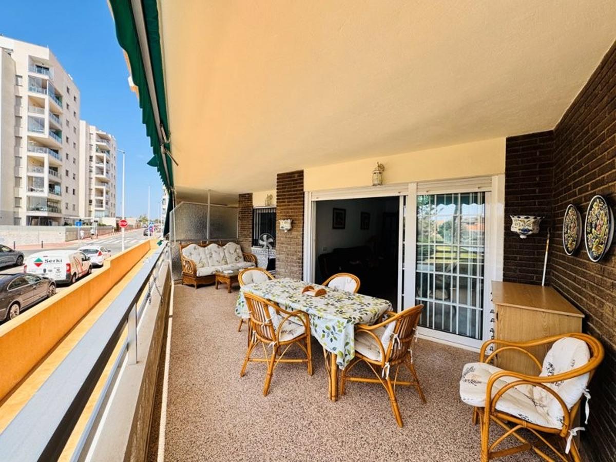 Appartamento a La Mata, Alicante, Spagna 3 camere da letto, 90 mq. N° 148919