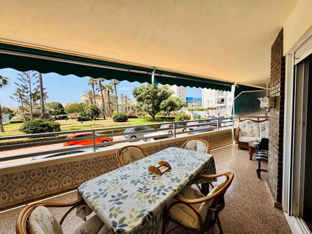 Appartamento a La Mata, Alicante, Spagna 3 camere da letto, 90 mq. N° 148919