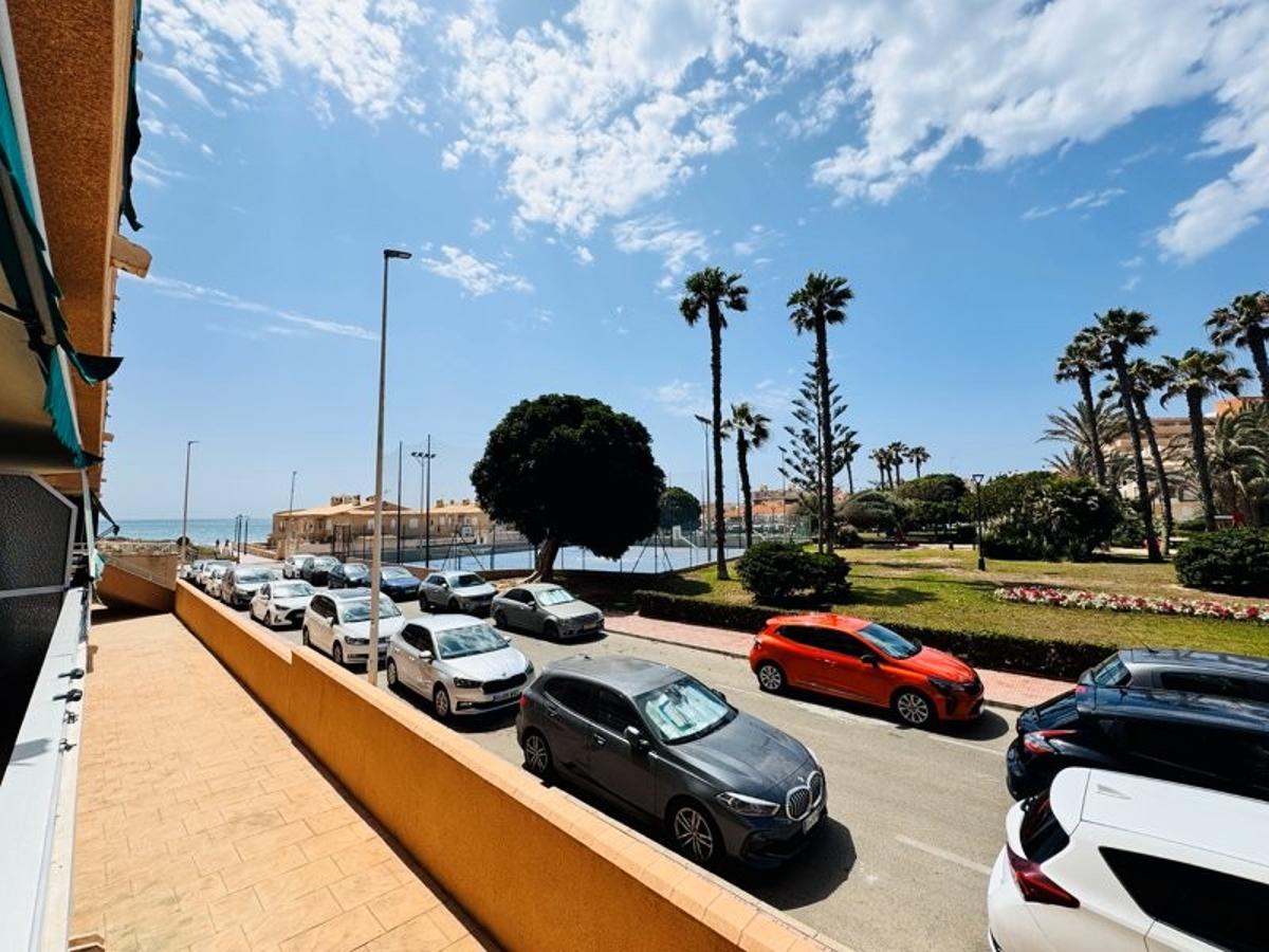 Appartamento a La Mata, Alicante, Spagna 3 camere da letto, 90 mq. N° 148919