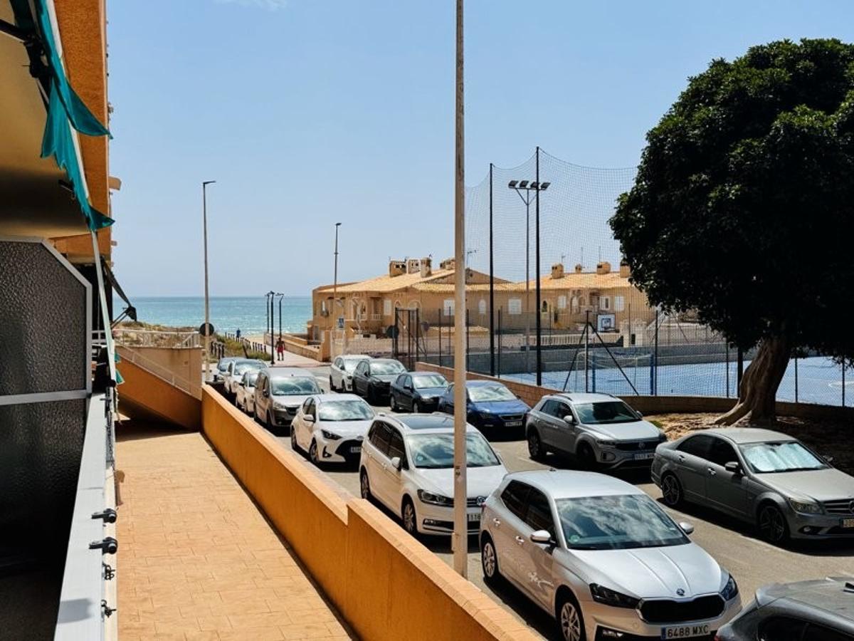 Appartamento a La Mata, Alicante, Spagna 3 camere da letto, 90 mq. N° 148919