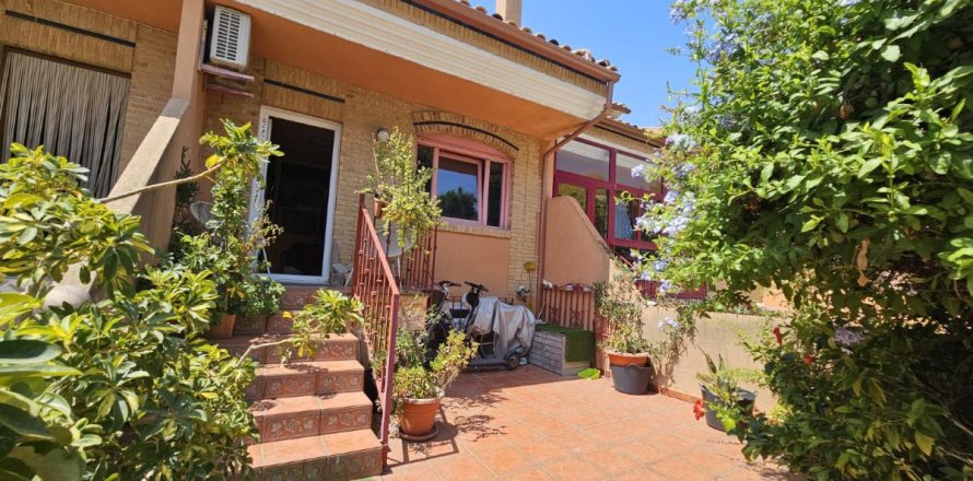 Kamienica w Torre de la Horadada, Alicante, Hiszpania 4 sypialnie, 145 mkw. nr 148916