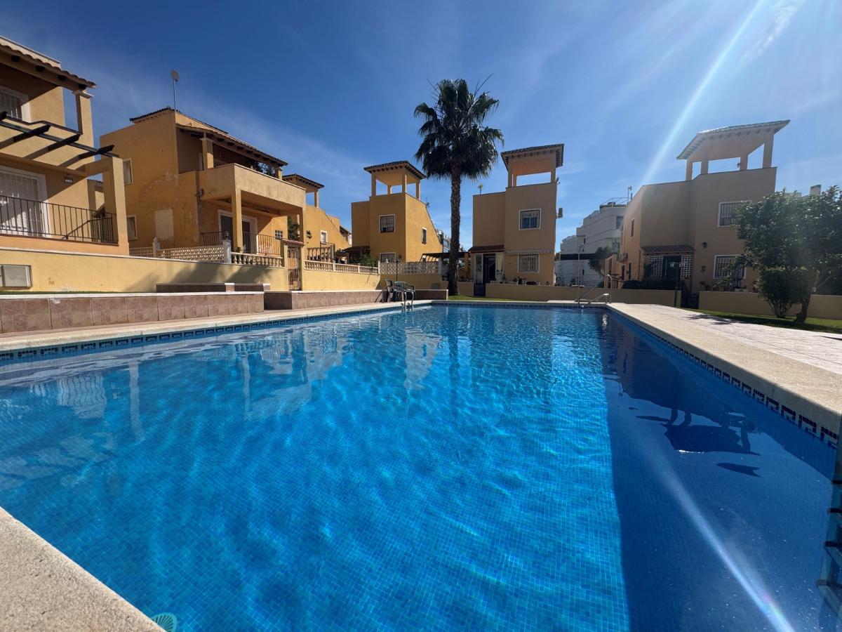 Villa i Villamartin, Alicante, Spanien 3 sovrum, 100 kvm. Nr. 148921