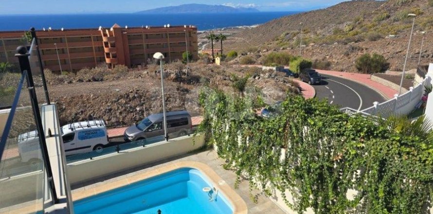 Villa in Tenerife, Spain 3 bedrooms, 350 sq.m. No. 194732
