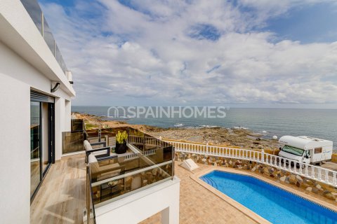 Villa till salu i Torrevieja, Alicante, Spanien 4 sovrum, 210 kvm. Nr. 194764 - foto 3